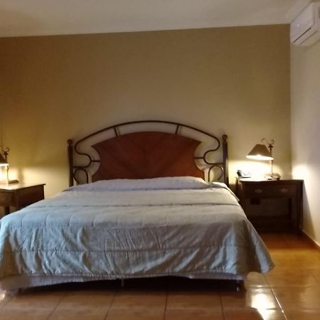 Hotel Puerta Del Rey サンタ・クルス・デ・ラ・シエラ エクステリア 写真